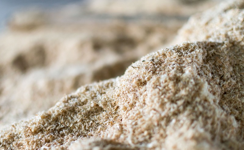 cover oil stain with sawdust