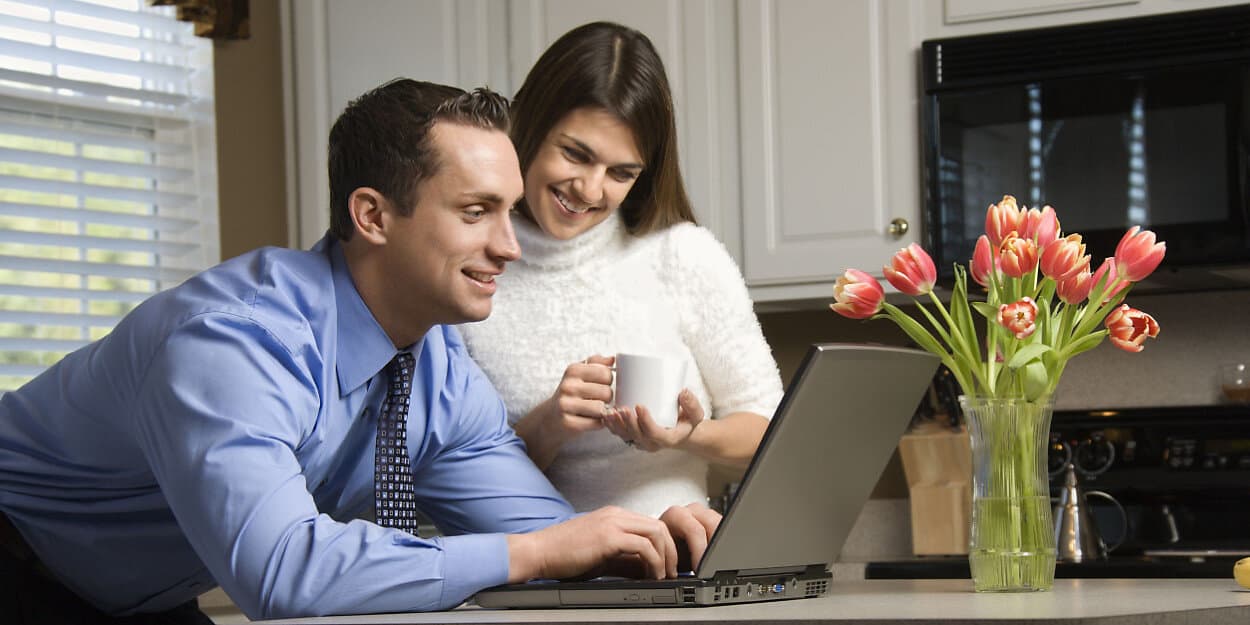 Two People reading concrete camouflage reviews on a laptop