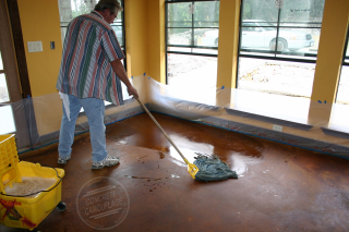 Neutralizing concrete stain